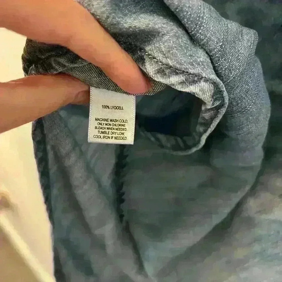 Lou & Grey Chambray Roll Sleeve Tunic Top Size Medium - Picture 3 of 4